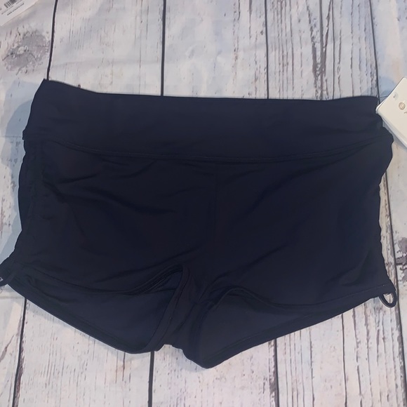 Athleta Sand Sprint Short - Picture 3 of 6